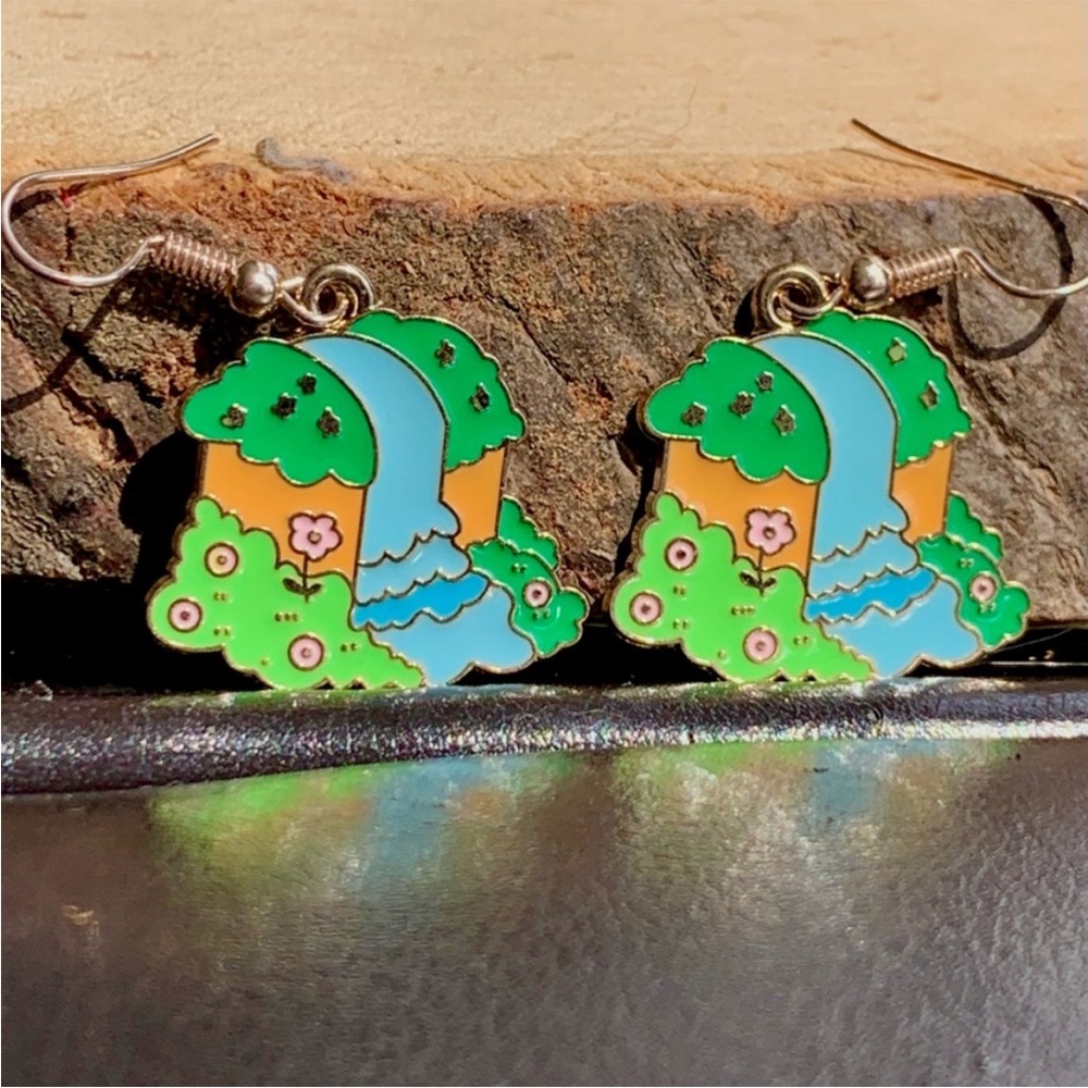 Engraved Etched Green Nature Wanderer Nomad Unique Waterfall Floral Earrings